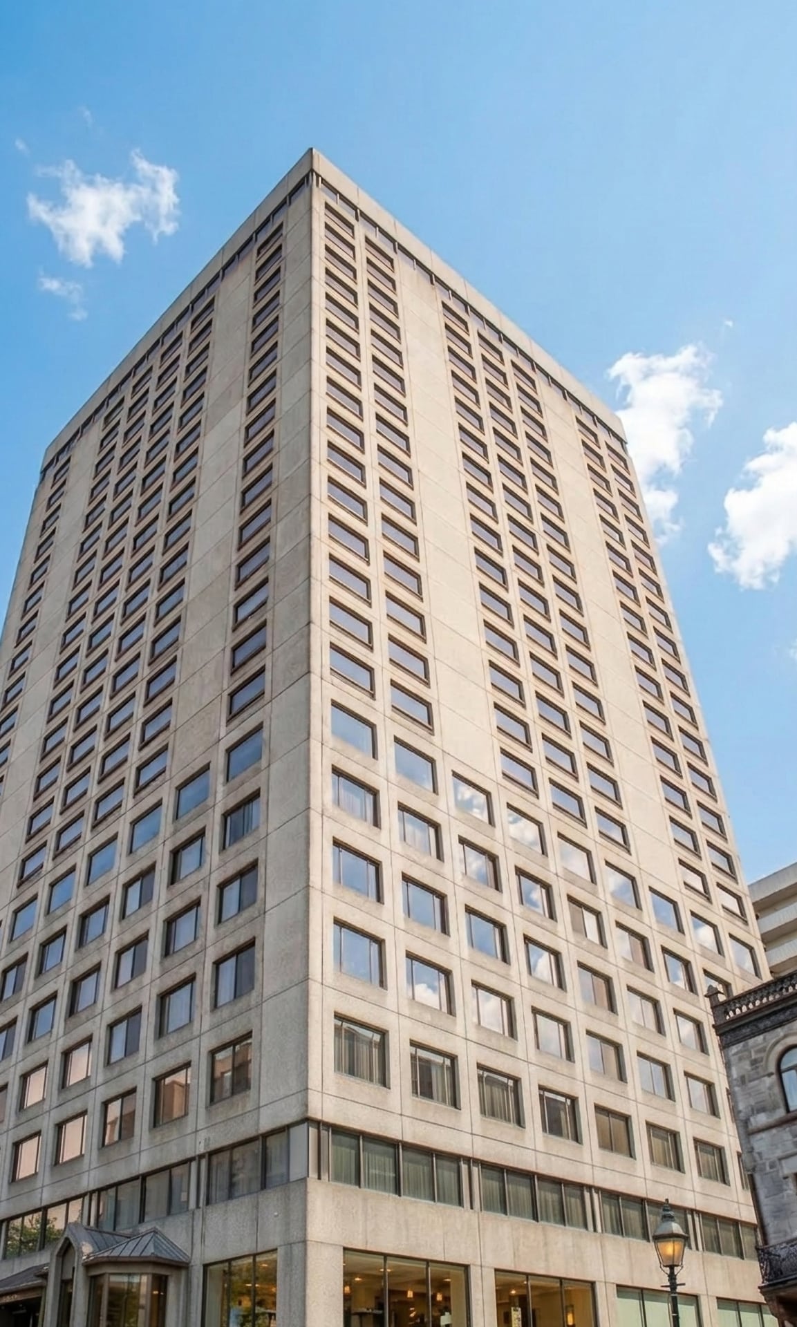 505 Rue Sherbrooke Est — photo 2