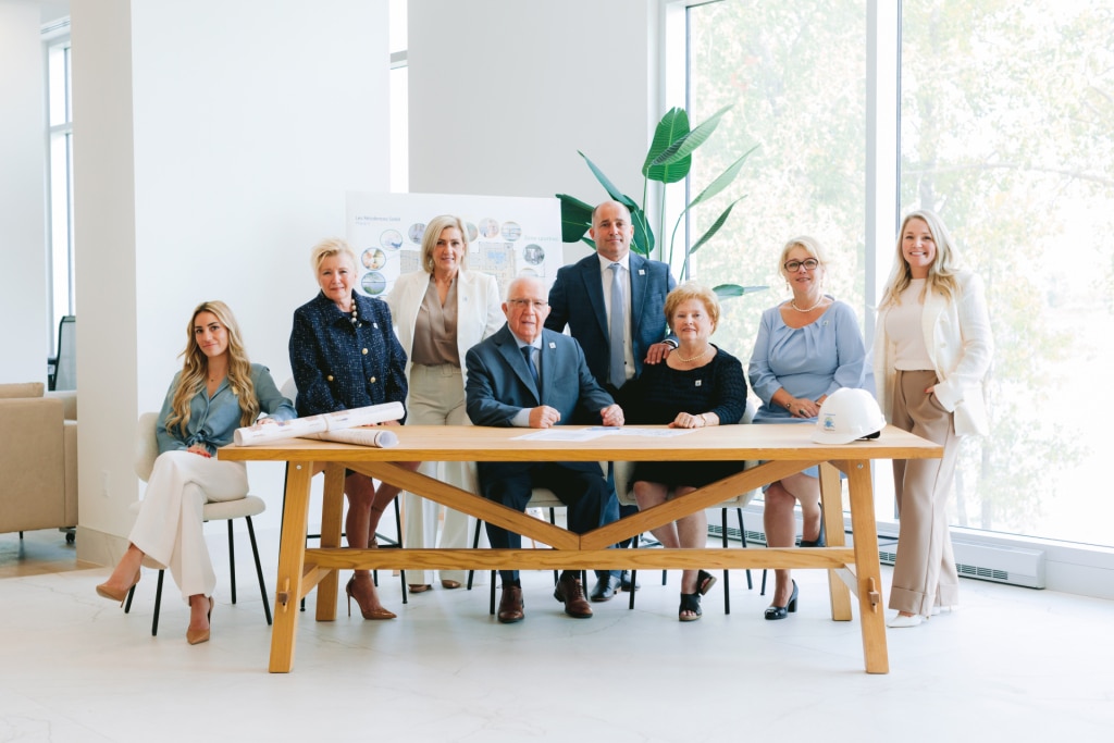 La Famille Savoie : Eddy Savoie, au centre, et sa fille Nataly Savoie, deuxième en partant de la gauche.
