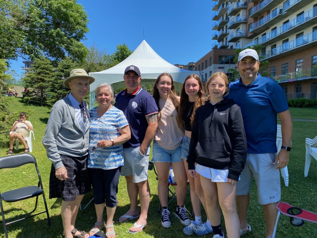 Intergenerational Picnic at Les Résidences Soleil Manoir Brossard