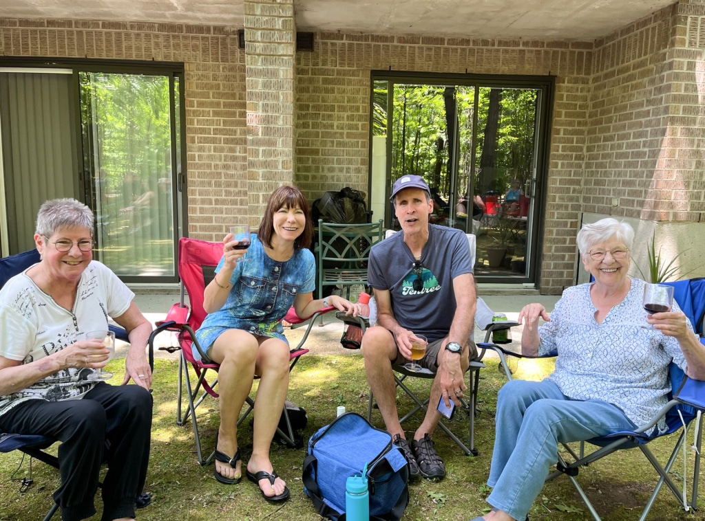 Intergenerational Picnic at Les Résidences Soleil Manoir Mont St-Hilaire