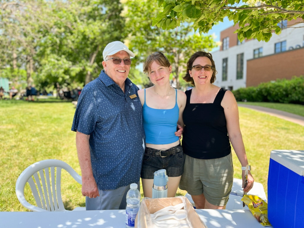 Intergenerational Picnic at Les Résidences Soleil Manoir Brossard